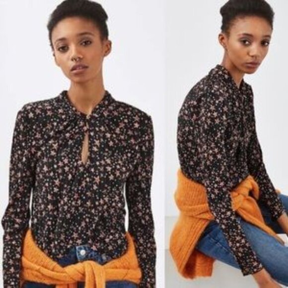 Topshop Tops - Topshop Star Print Plisse Twist Neck Long Sleeve Top Size 4